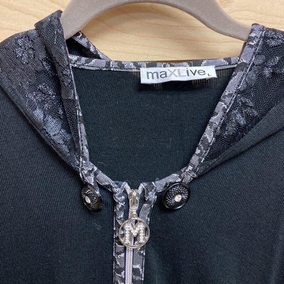 Max Live women poncho size Large but it can go higher - Picture 6 of 9